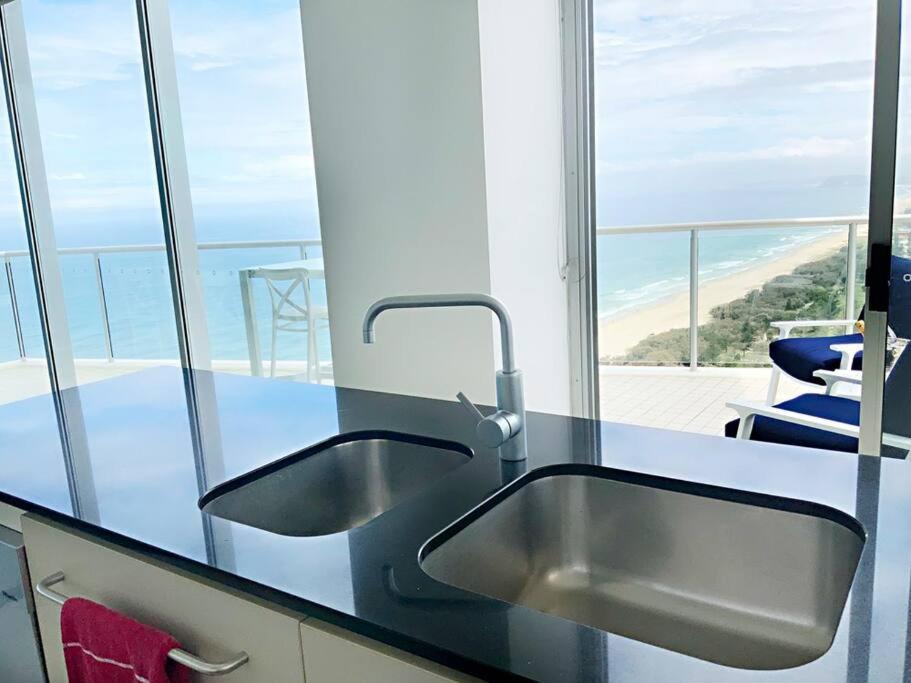 Air On Broadbeach Beachfront 2Level Stunning Apartment With 180 Degree Views Gold Coast Bagian luar foto