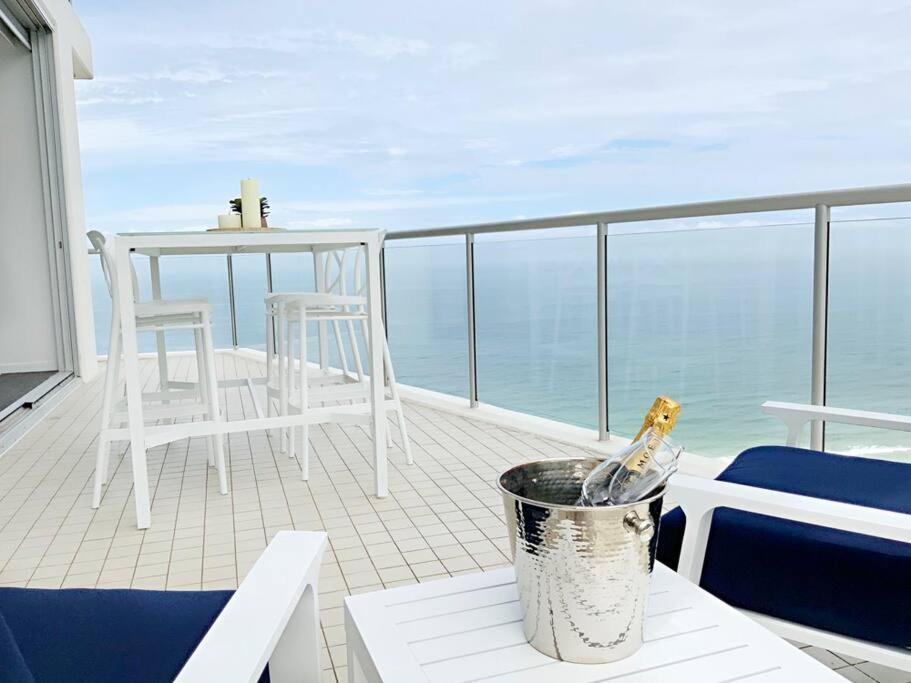 Air On Broadbeach Beachfront 2Level Stunning Apartment With 180 Degree Views Gold Coast Bagian luar foto
