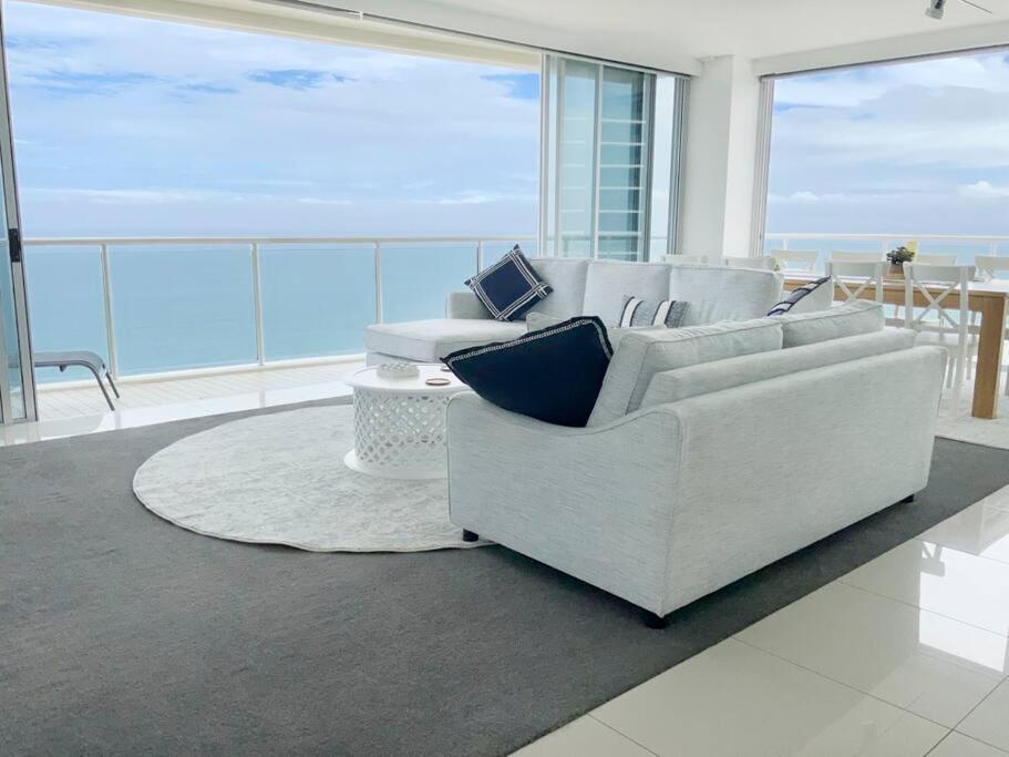 Air On Broadbeach Beachfront 2Level Stunning Apartment With 180 Degree Views Gold Coast Bagian luar foto