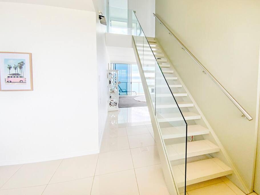 Air On Broadbeach Beachfront 2Level Stunning Apartment With 180 Degree Views Gold Coast Bagian luar foto
